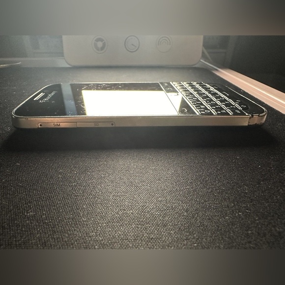 BlackBerry Classic (Rogers/Fido) - Picture 6 of 6